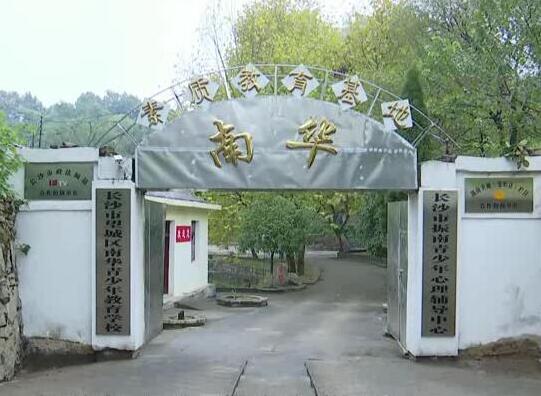 学校门口.jpg